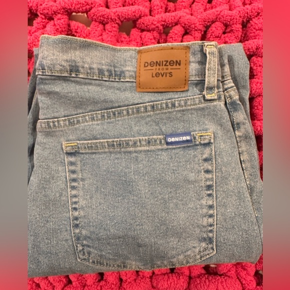 Denizen from Levi Mid-Rise 90’s Loose Straight Jeans - Picture 4 of 5